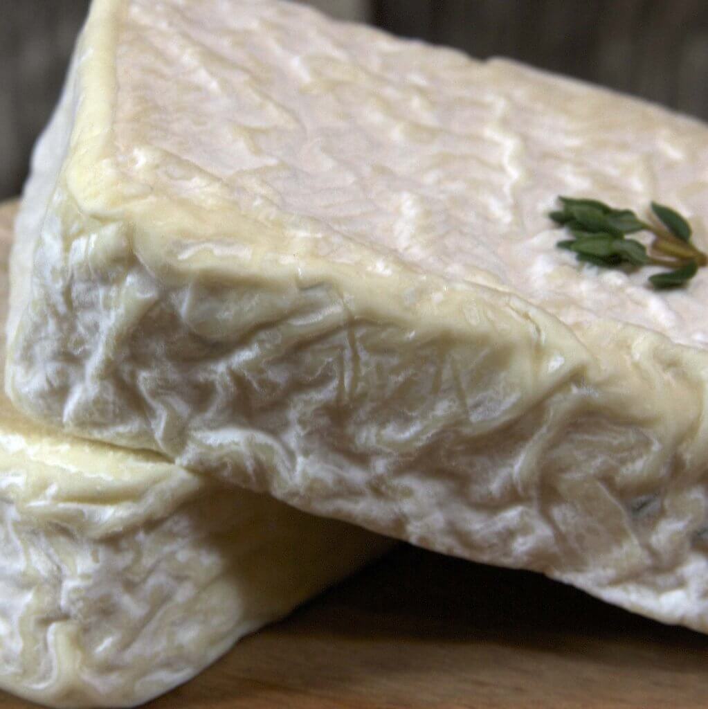 Bubbly-and Holiday-Cheeses